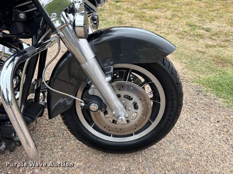 image for item FB6949 1999 Harley Davidson FLHTCI motorcycle