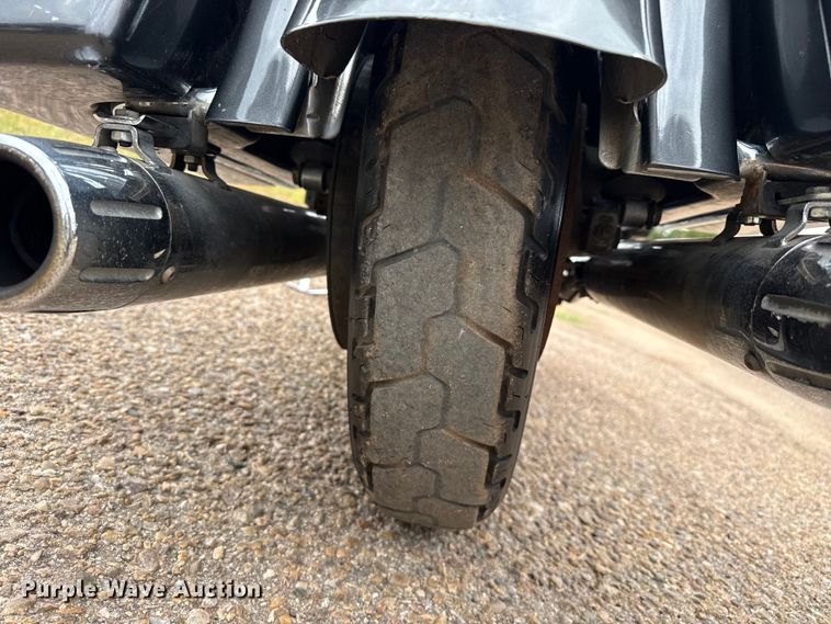 image for item FB6949 1999 Harley Davidson FLHTCI motorcycle