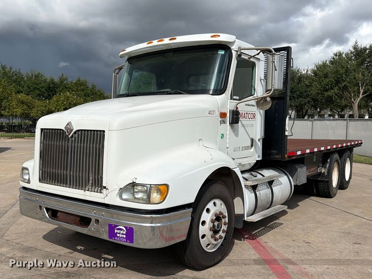 image for item FB8310 2003 International 9200i flatbed truck