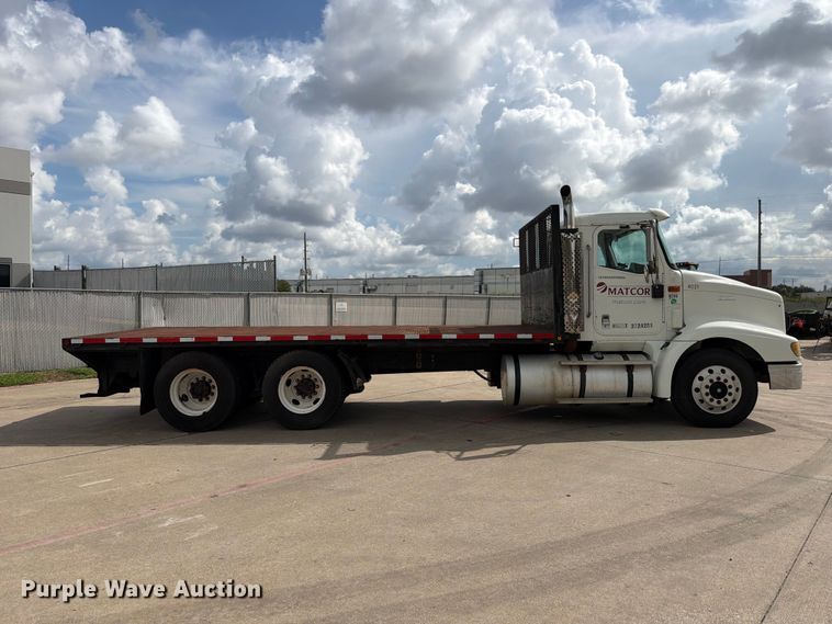 image for item FB8310 2003 International 9200i flatbed truck