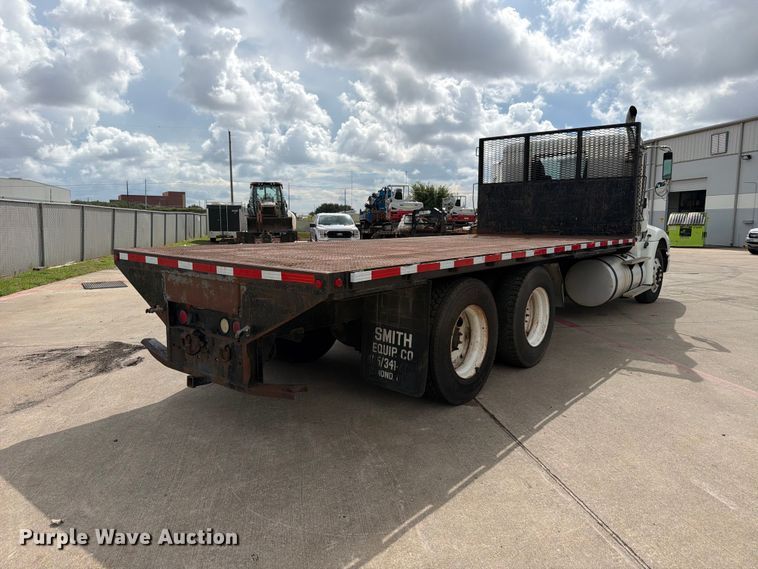 image for item FB8310 2003 International 9200i flatbed truck