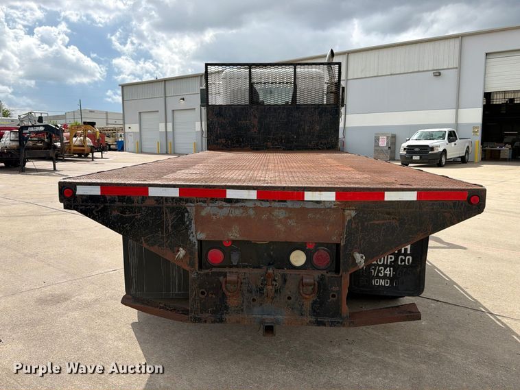 image for item FB8310 2003 International 9200i flatbed truck