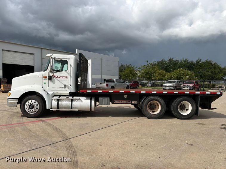 image for item FB8310 2003 International 9200i flatbed truck