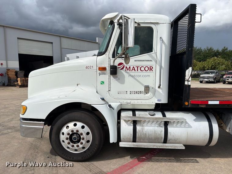 image for item FB8310 2003 International 9200i flatbed truck