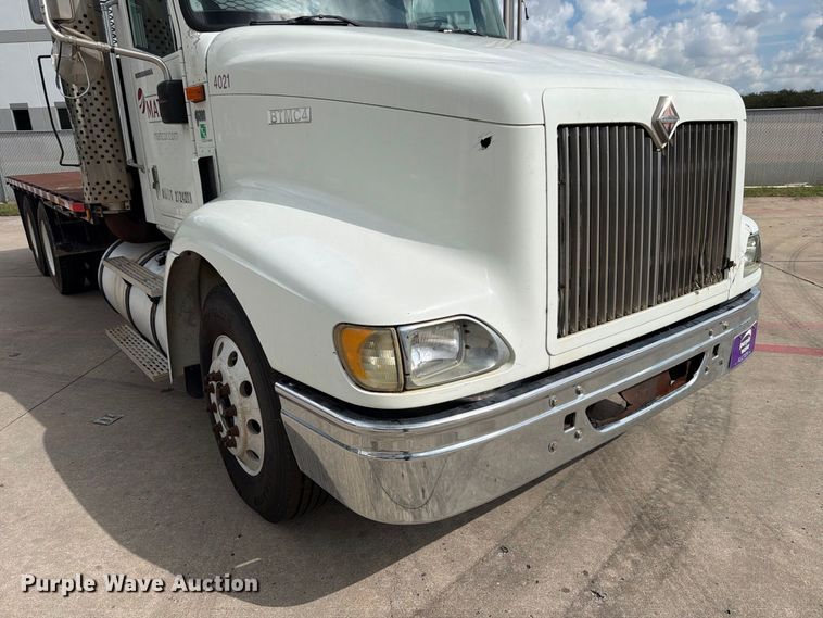 image for item FB8310 2003 International 9200i flatbed truck