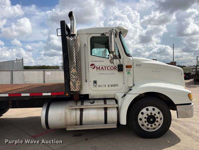 image for item FB8310 2003 International 9200i flatbed truck