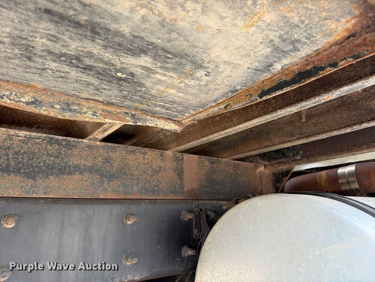 image for item FB8310 2003 International 9200i flatbed truck