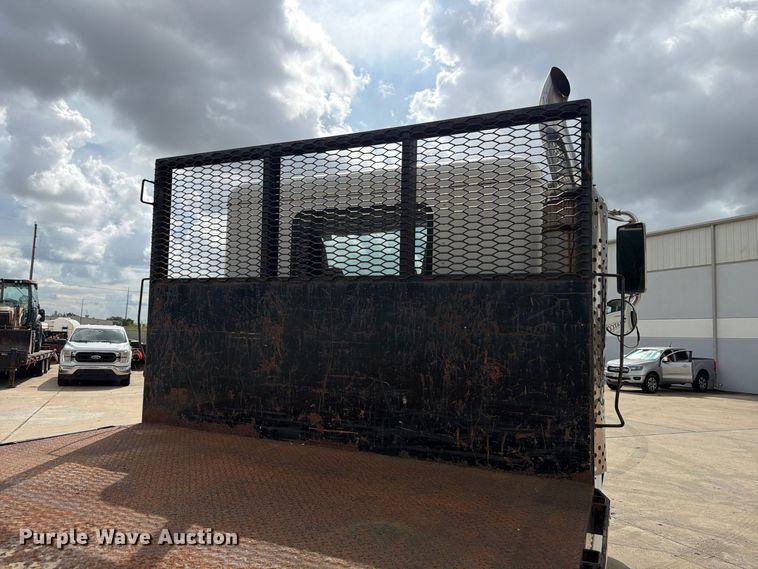 image for item FB8310 2003 International 9200i flatbed truck