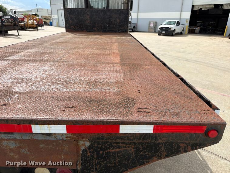 image for item FB8310 2003 International 9200i flatbed truck