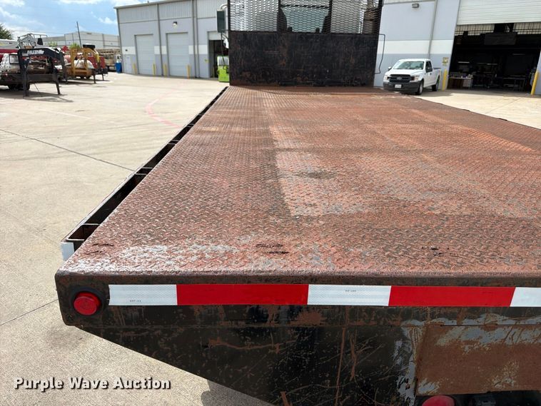 image for item FB8310 2003 International 9200i flatbed truck
