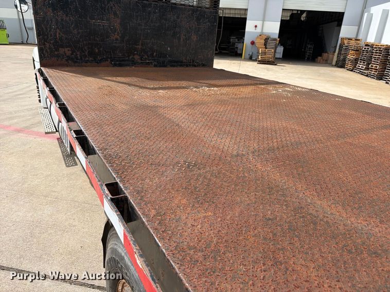 image for item FB8310 2003 International 9200i flatbed truck