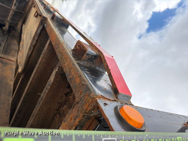 image for item FB8310 2003 International 9200i flatbed truck