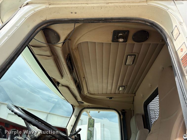 image for item FB8310 2003 International 9200i flatbed truck