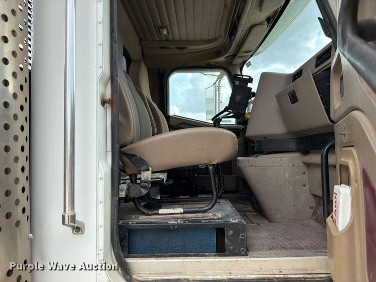 image for item FB8310 2003 International 9200i flatbed truck