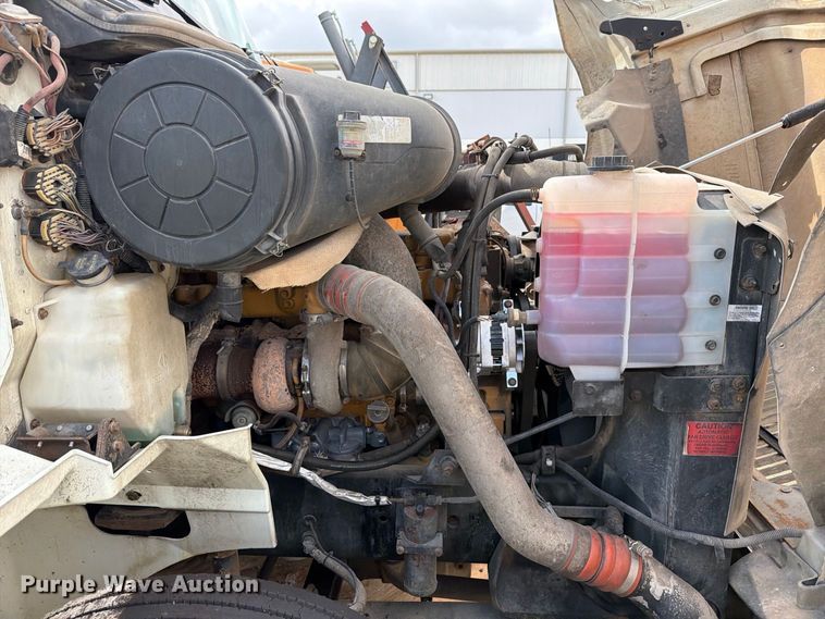 image for item FB8310 2003 International 9200i flatbed truck