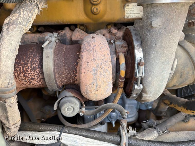 image for item FB8310 2003 International 9200i flatbed truck