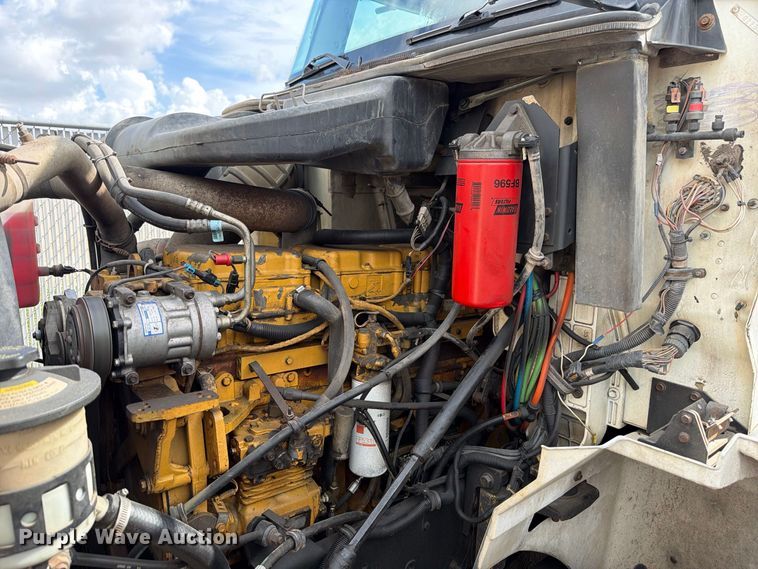 image for item FB8310 2003 International 9200i flatbed truck