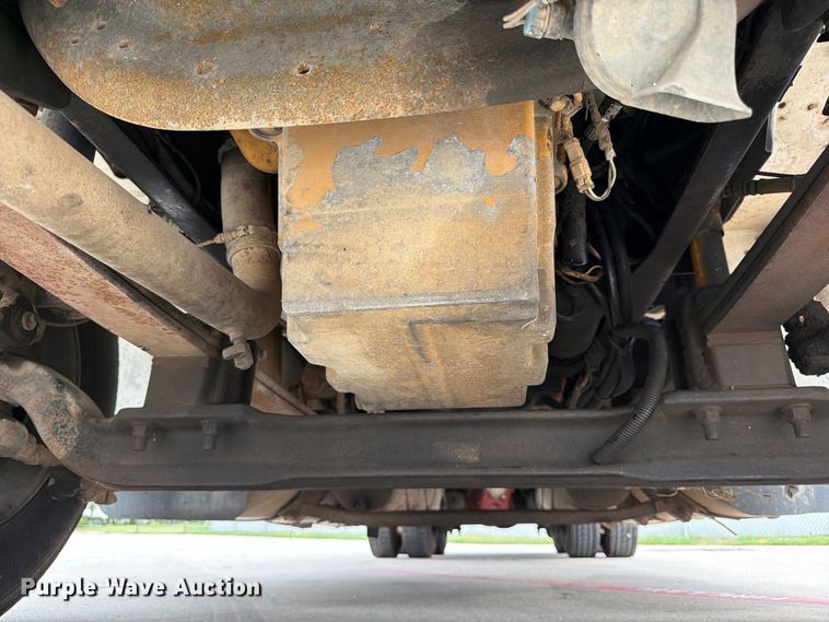 image for item FB8310 2003 International 9200i flatbed truck