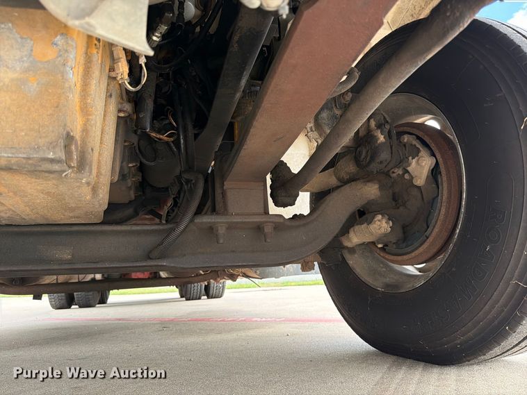 image for item FB8310 2003 International 9200i flatbed truck