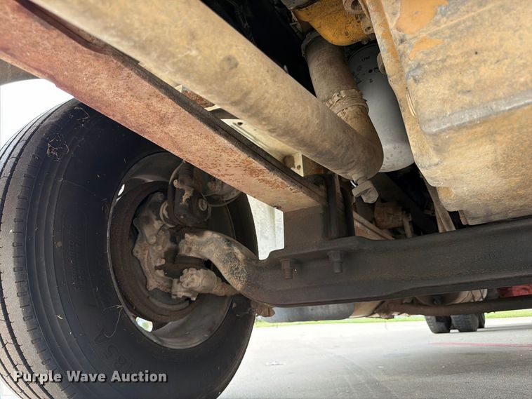 image for item FB8310 2003 International 9200i flatbed truck