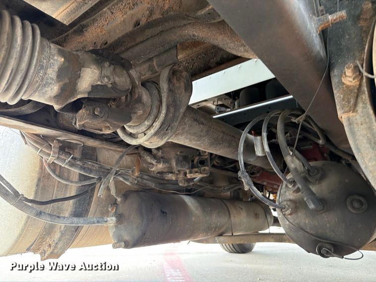 image for item FB8310 2003 International 9200i flatbed truck