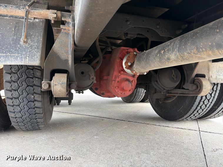 image for item FB8310 2003 International 9200i flatbed truck