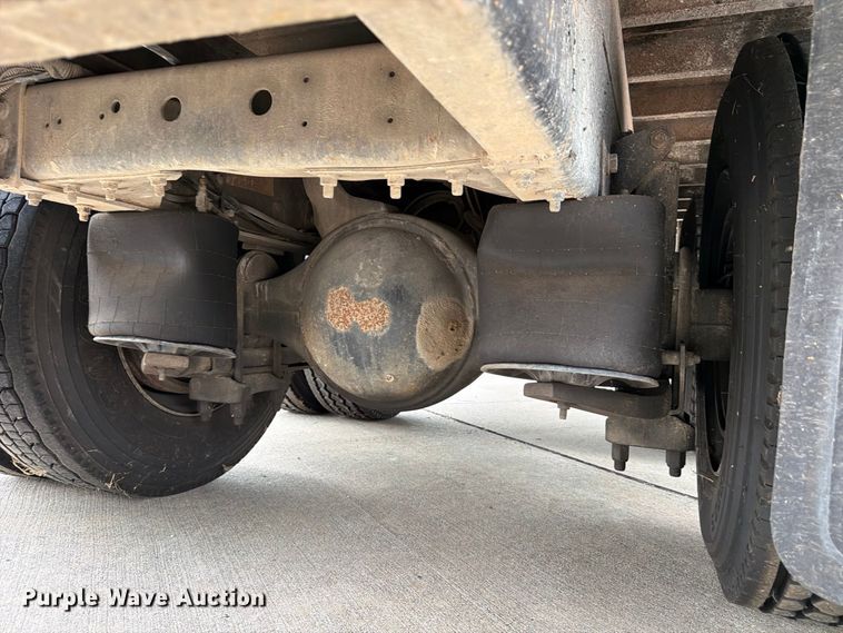 image for item FB8310 2003 International 9200i flatbed truck