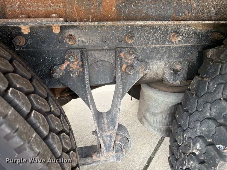 image for item FB8310 2003 International 9200i flatbed truck