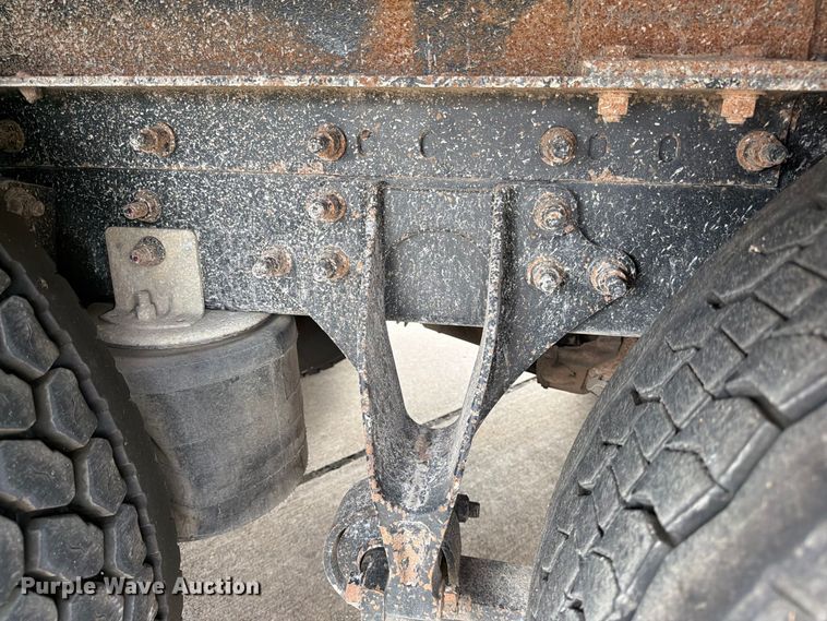 image for item FB8310 2003 International 9200i flatbed truck