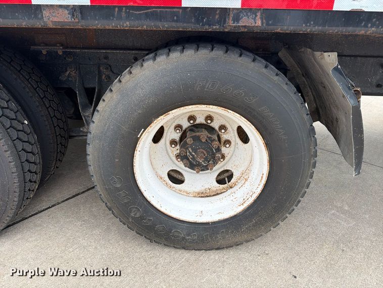 image for item FB8310 2003 International 9200i flatbed truck