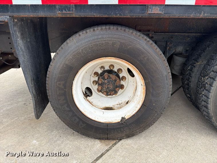 image for item FB8310 2003 International 9200i flatbed truck