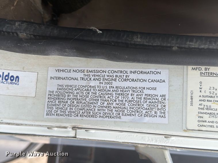 image for item FB8310 2003 International 9200i flatbed truck