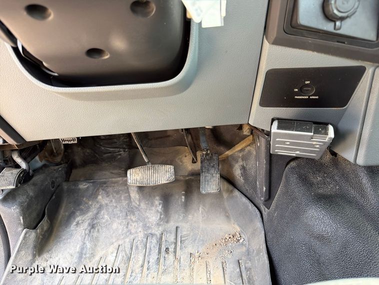 image for item FB8336 2014 Ford F250 Super Duty Ext. Cab utility bed pickup truck