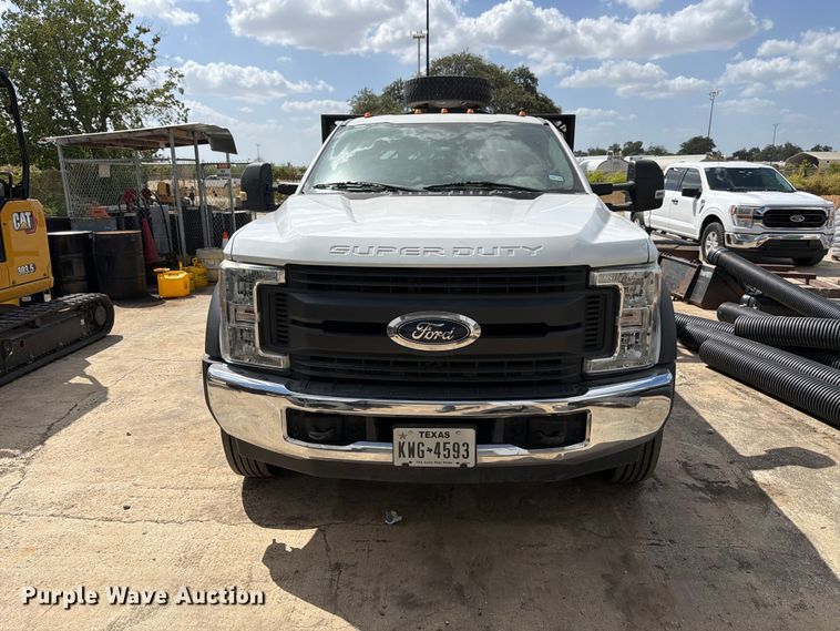 image for item FB8337 2017 Ford F550 Super Duty dump flatbed truck