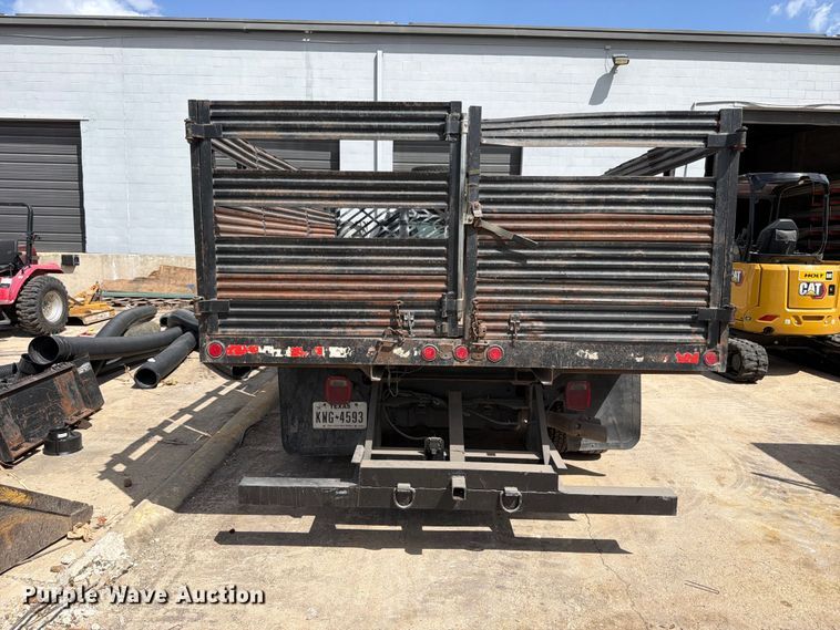 image for item FB8337 2017 Ford F550 Super Duty dump flatbed truck