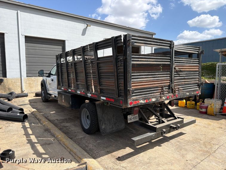 image for item FB8337 2017 Ford F550 Super Duty dump flatbed truck