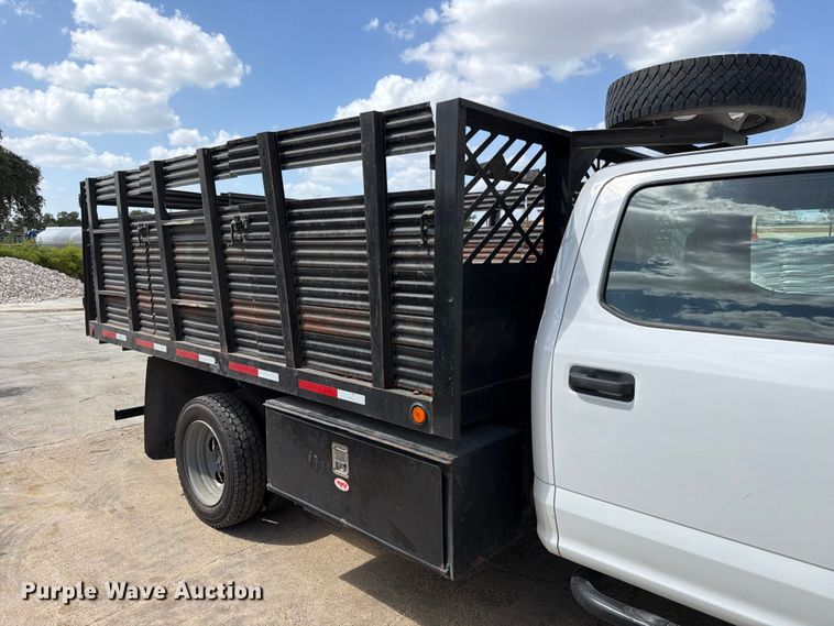 image for item FB8337 2017 Ford F550 Super Duty dump flatbed truck
