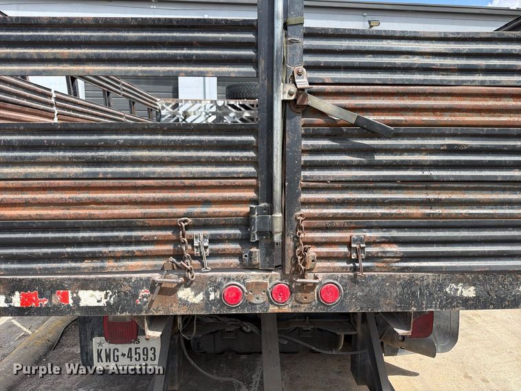 image for item FB8337 2017 Ford F550 Super Duty dump flatbed truck