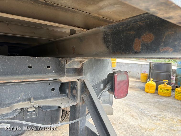 image for item FB8337 2017 Ford F550 Super Duty dump flatbed truck
