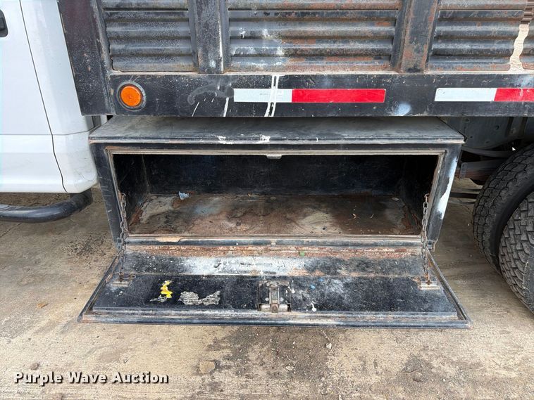 image for item FB8337 2017 Ford F550 Super Duty dump flatbed truck