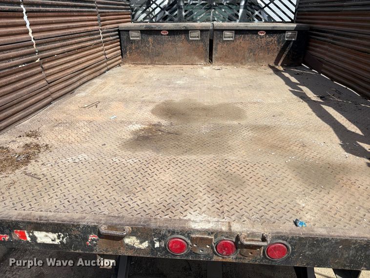 image for item FB8337 2017 Ford F550 Super Duty dump flatbed truck