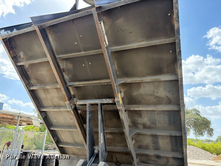 image for item FB8337 2017 Ford F550 Super Duty dump flatbed truck