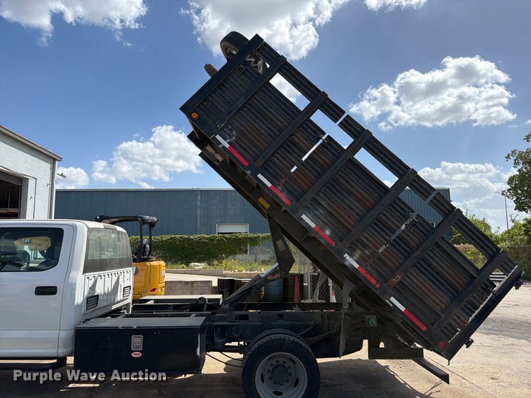 image for item FB8337 2017 Ford F550 Super Duty dump flatbed truck