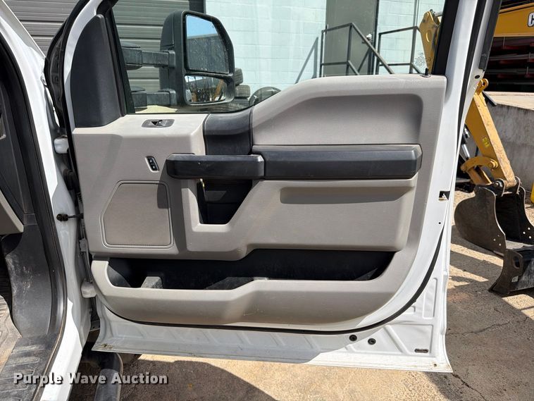 image for item FB8337 2017 Ford F550 Super Duty dump flatbed truck