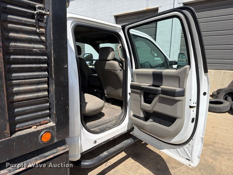 image for item FB8337 2017 Ford F550 Super Duty dump flatbed truck
