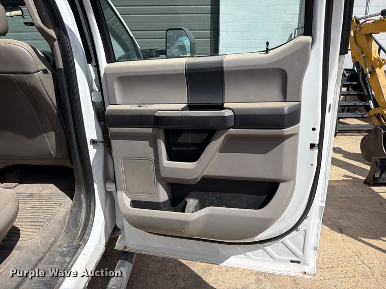 image for item FB8337 2017 Ford F550 Super Duty dump flatbed truck