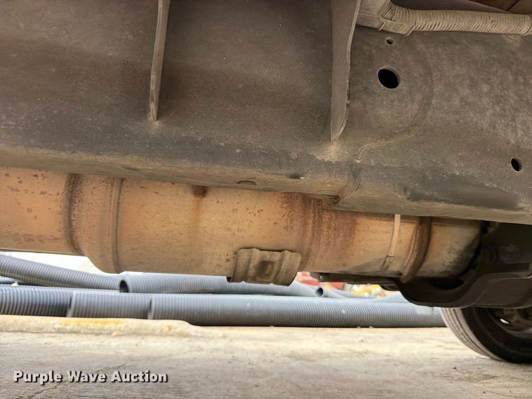 image for item FB8337 2017 Ford F550 Super Duty dump flatbed truck