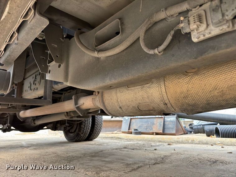 image for item FB8337 2017 Ford F550 Super Duty dump flatbed truck