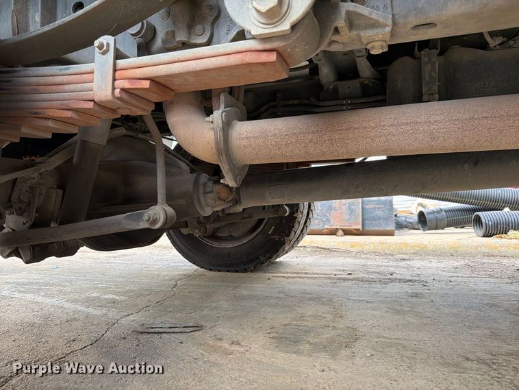 image for item FB8337 2017 Ford F550 Super Duty dump flatbed truck