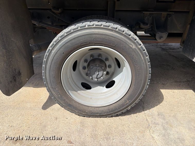 image for item FB8337 2017 Ford F550 Super Duty dump flatbed truck